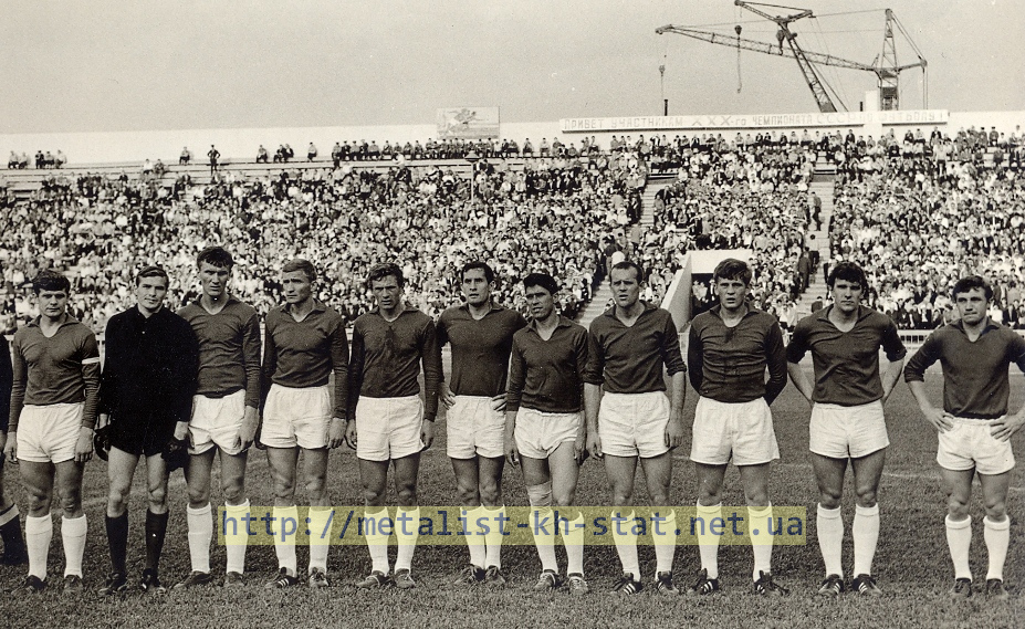 Команда перед матчем открытия сезона в Харькове (Металлист-Металлург Запорожье). 1968 год.