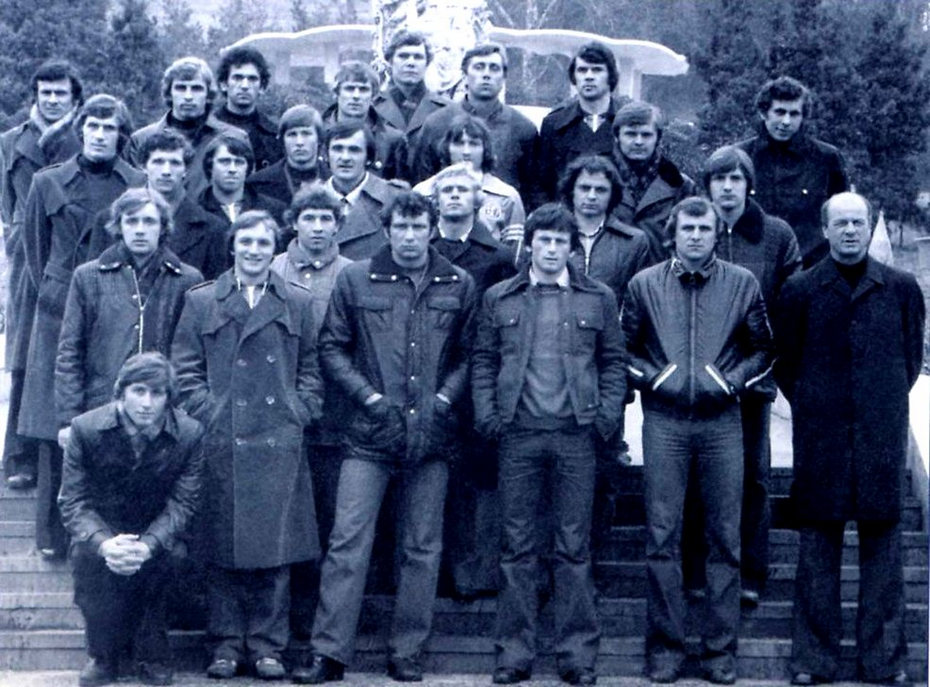 Общая фотография команды Металлист Харьков (зимние сборы в г.Сочи). 1980 год