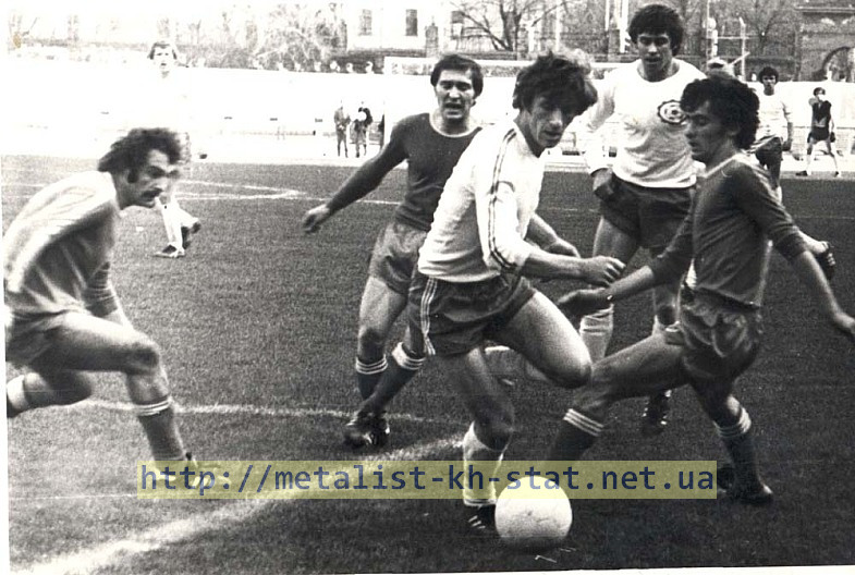 В игре полузащитник Металлиста - Геннадий Дегтярёв. 1981 год